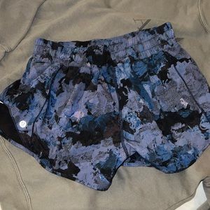 size 6 lulu shorts